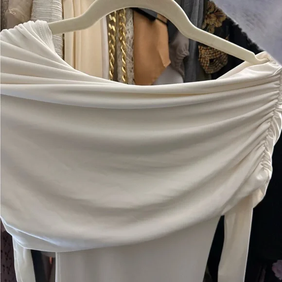 Elegant Off-Shoulder White Dress - Picture 2 of 3